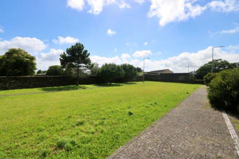 VENDA de LOTE para construção de edifício - Livramento, Ponta Delgada, Ilha de São Miguel, Açores