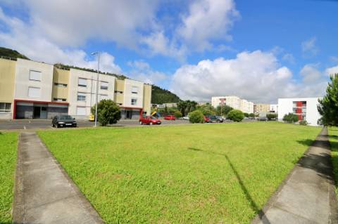 VENDA de LOTE de TERRENO para construção de edifício - Livramento, Ponta Delgada, Ilha de São Miguel, Açores