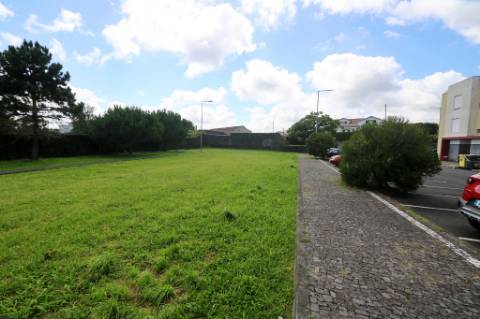 VENDA de LOTE de TERRENO para construção de edifício - Livramento, Ponta Delgada, Ilha de São Miguel, Açores