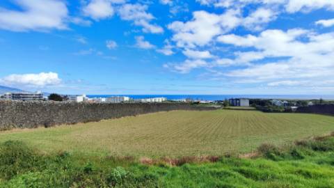 VENDA de TERRENO com potencial para construção - São José, Ponta Delgada, Ilha de São Miguel, Açores