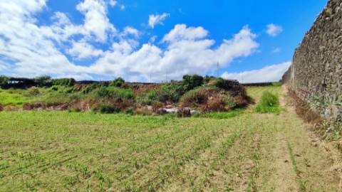 VENDA de TERRENO com potencial para construção - São José, Ponta Delgada, Ilha de São Miguel, Açores