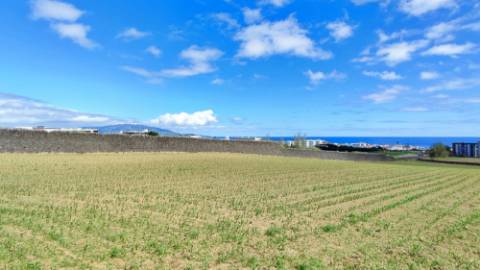 VENDA de TERRENO com potencial para construção - São José, Ponta Delgada, Ilha de São Miguel, Açores