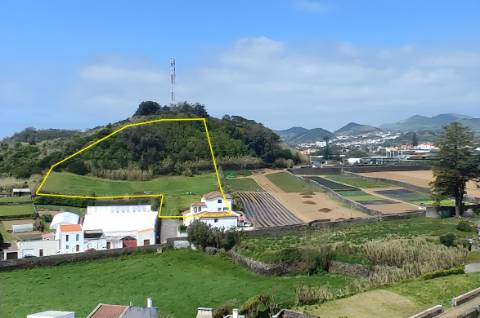 VENDA de AMPLO TERRENO junto à Praia das Milícias, com VISTA sobre o MAR, São Roque, Ponta Delgada