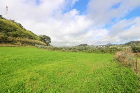 VENDA de AMPLO TERRENO junto à Praia das Milícias, com VISTA sobre o MAR, São Roque, Ponta Delgada