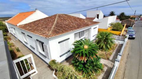 VENDA de VIVENDA - MORADIA com garagem, jardim e quintal - Santa Bárbara, Ribeira Grande, Ilha de São Miguel, Açores