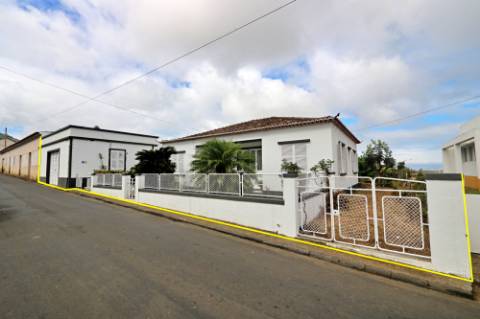 VENDA de VIVENDA - MORADIA com garagem, jardim e quintal - Santa Bárbara, Ribeira Grande, Ilha de São Miguel, Açores