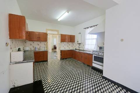 VENDA de VIVENDA - MORADIA com garagem, jardim e quintal - Santa Bárbara, Ribeira Grande, Ilha de São Miguel, Açores
