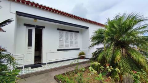 VENDA de VIVENDA - MORADIA com garagem, jardim e quintal - Santa Bárbara, Ribeira Grande, Ilha de São Miguel, Açores