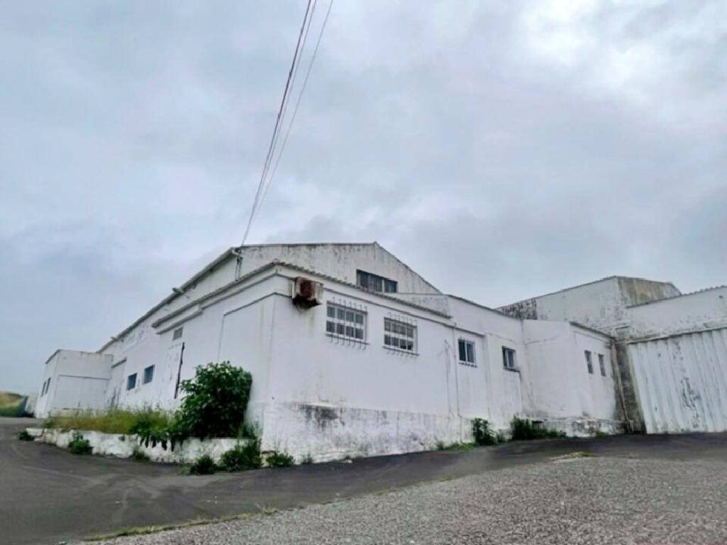 VENDA de PRÉDIO com 2 EDIFÍCIOS e 1 ARMAZÉM - Praia da Vitória, Ilha Terceira, Açores