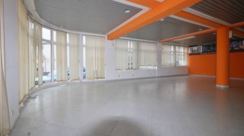 AMPLO EDIFÍCIO para VENDA com ÁREA COMERCIAL, ARMAZÉM e 9 APARTAMENTOS - Ponta Delgada, Ilha de São Miguel, Açores