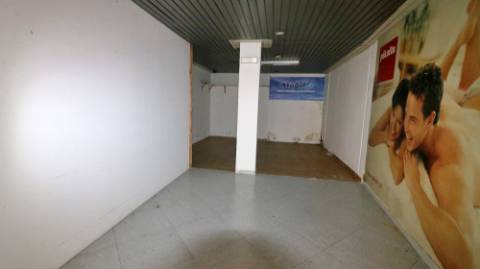 AMPLO EDIFÍCIO para VENDA com ÁREA COMERCIAL, ARMAZÉM e 9 APARTAMENTOS - Ponta Delgada, Ilha de São Miguel, Açores