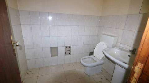 AMPLO EDIFÍCIO para VENDA com ÁREA COMERCIAL, ARMAZÉM e 9 APARTAMENTOS - Ponta Delgada, Ilha de São Miguel, Açores