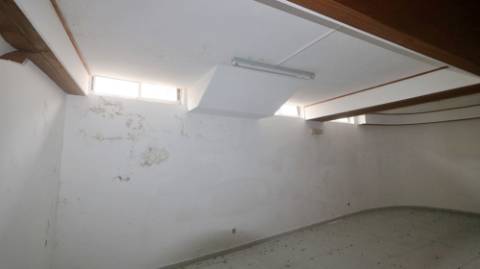 AMPLO EDIFÍCIO para VENDA com ÁREA COMERCIAL, ARMAZÉM e 9 APARTAMENTOS - Ponta Delgada, Ilha de São Miguel, Açores