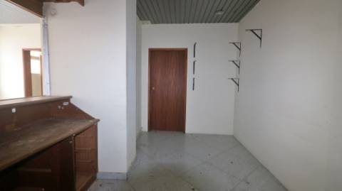 AMPLO EDIFÍCIO para VENDA com ÁREA COMERCIAL, ARMAZÉM e 9 APARTAMENTOS - Ponta Delgada, Ilha de São Miguel, Açores