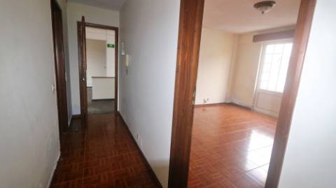 AMPLO EDIFÍCIO para VENDA com ÁREA COMERCIAL, ARMAZÉM e 9 APARTAMENTOS - Ponta Delgada, Ilha de São Miguel, Açores