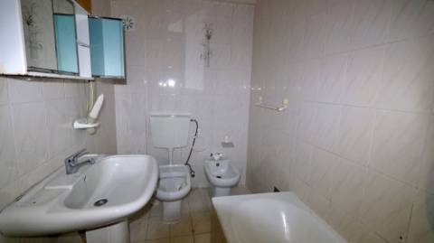 AMPLO EDIFÍCIO para VENDA com ÁREA COMERCIAL, ARMAZÉM e 9 APARTAMENTOS - Ponta Delgada, Ilha de São Miguel, Açores
