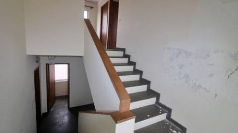 AMPLO EDIFÍCIO para VENDA com ÁREA COMERCIAL, ARMAZÉM e 9 APARTAMENTOS - Ponta Delgada, Ilha de São Miguel, Açores