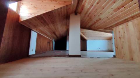 AMPLO EDIFÍCIO para VENDA com ÁREA COMERCIAL, ARMAZÉM e 9 APARTAMENTOS - Ponta Delgada, Ilha de São Miguel, Açores