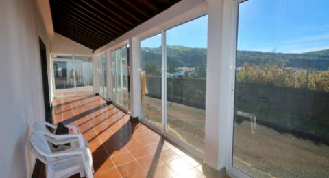 VENDA de VIVENDA - MORADIA à beira-mar, com AMPLO TERRENO, JARDIM e PISCINA - Mosteiros, Ponta Delgada, São Miguel, Açores