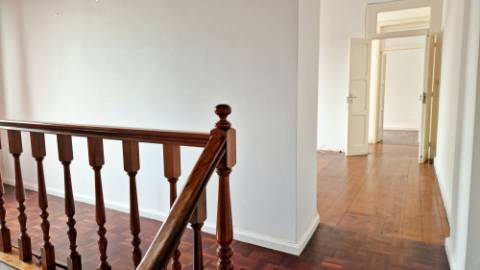 VENDA de CASA - MORADIA T3+1 com garagem e terraços - Arrifes, Ponta Delgada, Ilha de São Miguel, Açores
