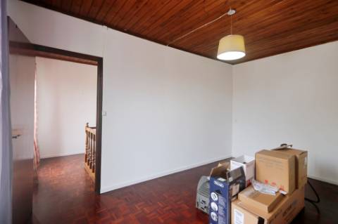 VENDA de CASA - MORADIA T3+1 com garagem e terraços - Arrifes, Ponta Delgada, Ilha de São Miguel, Açores