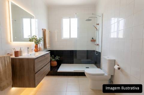 VENDA de CASA - MORADIA T3+1 com garagem e terraços - Arrifes, Ponta Delgada, Ilha de São Miguel, Açores