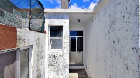 VENDA de CASA - MORADIA T3+1 com garagem e terraços - Arrifes, Ponta Delgada, Ilha de São Miguel, Açores