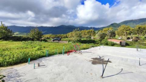 VENDA de MORADIA ISOLADA T2+1 NOVA, com amplo TERRENO - Povoação, Ilha de São Miguel, Açores