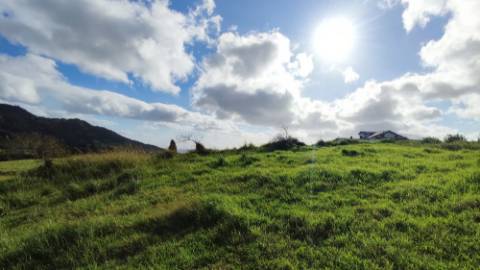 VENDA de MORADIA ISOLADA T2+1 NOVA, com amplo TERRENO - Povoação, Ilha de São Miguel, Açores