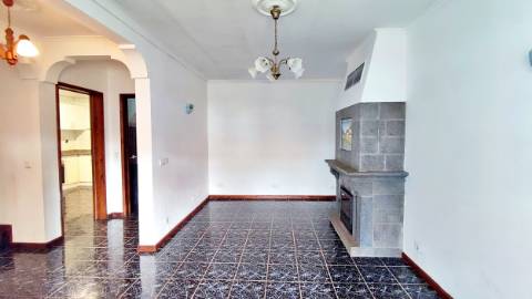 VENDA de CASA - MORADIA com garagem, jardim e quintal - Pico da Pedra, Ribeira Grande, São Miguel, Açores