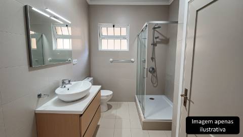 VENDA de CASA - MORADIA com garagem, jardim e quintal - Pico da Pedra, Ribeira Grande, São Miguel, Açores