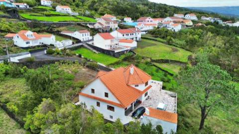 VENDA de MORADIA - VIVENDA T5 com VISTA MAR - São João, Lajes do Pico, Ilha do PICO, Açores