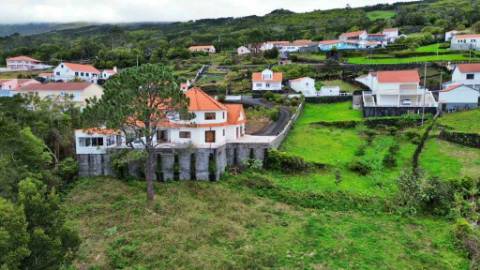 VENDA de MORADIA - VIVENDA T5 com VISTA MAR - São João, Lajes do Pico, Ilha do PICO, Açores