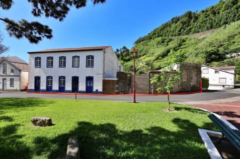 AMPLA MORADIA para VENDA com Licença AL - Faial da Terra, Povoação, São Miguel, Açores