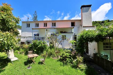 AMPLA MORADIA para VENDA com Licença AL - Faial da Terra, Povoação, São Miguel, Açores