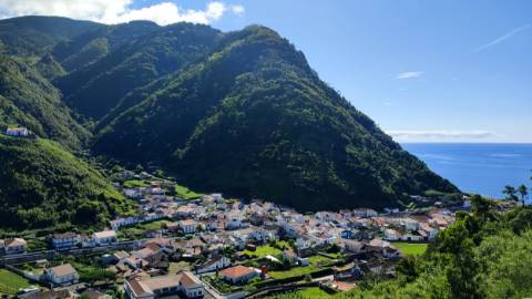 AMPLA MORADIA para VENDA com Licença AL - Faial da Terra, Povoação, São Miguel, Açores