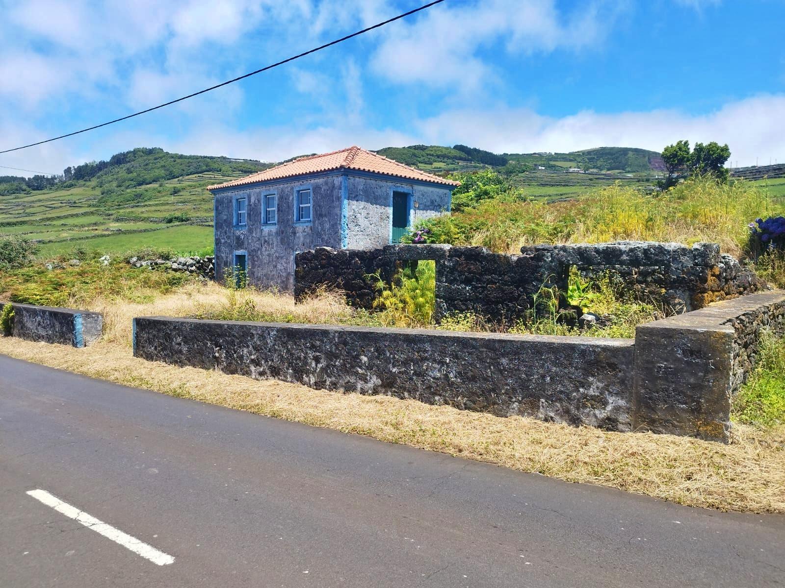 MORADIA - CASA para VENDA com VISTA MAR - Velas, Ilha de São Jorge, Açores