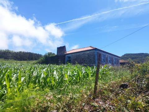 MORADIA - CASA para VENDA com VISTA MAR - Velas, Ilha de São Jorge, Açores
