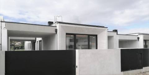 MORADIA TÉRREA T3+1 - Castelões
