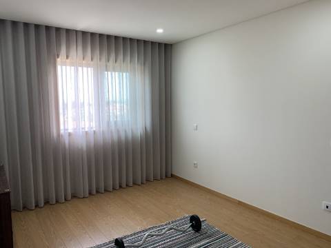 MORADIA INDIVIDUAL TERREA