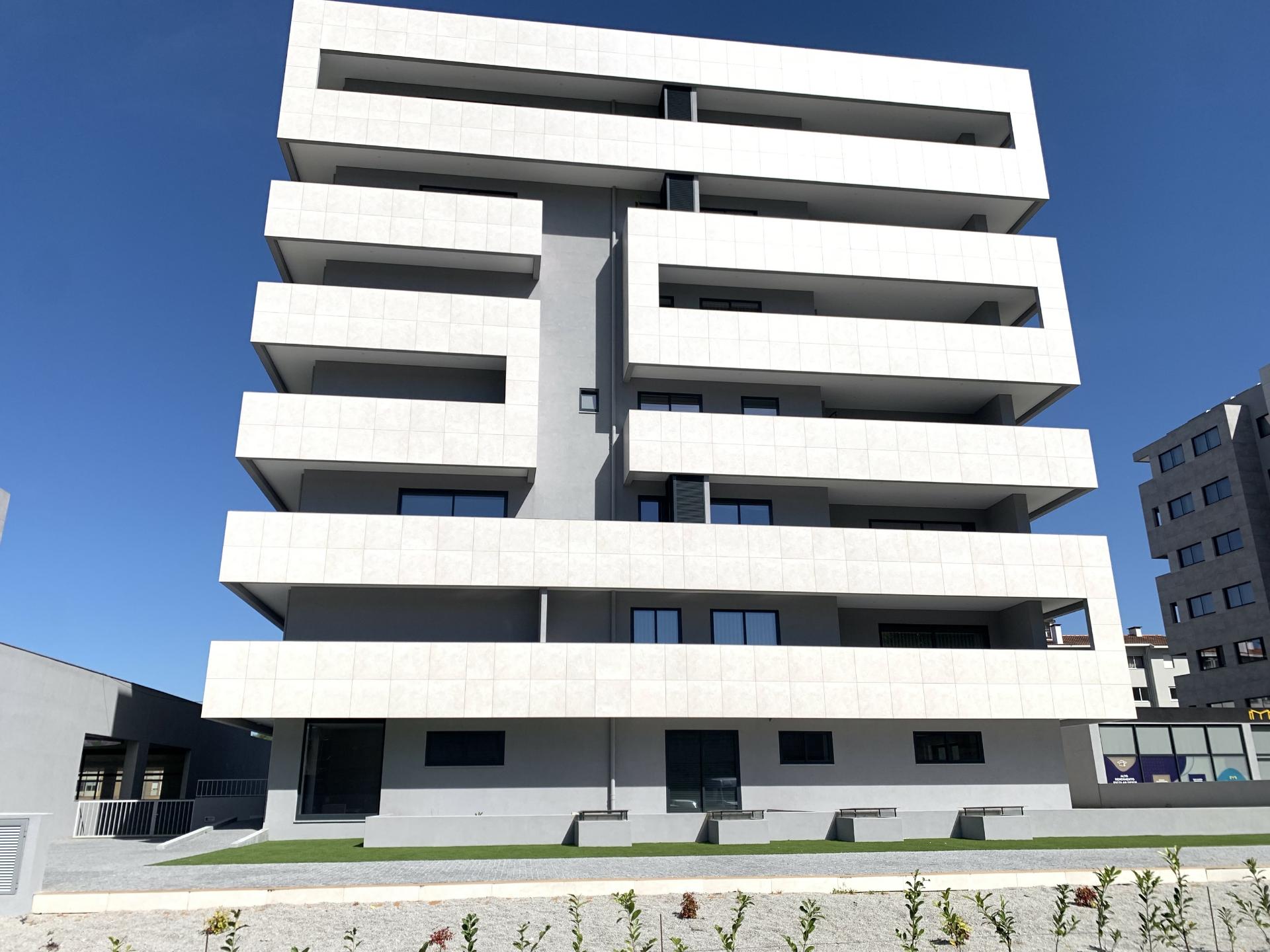 APARTAMENTO T1 NOVO C/ TERRAÇO - JUNTO AO CENTRO