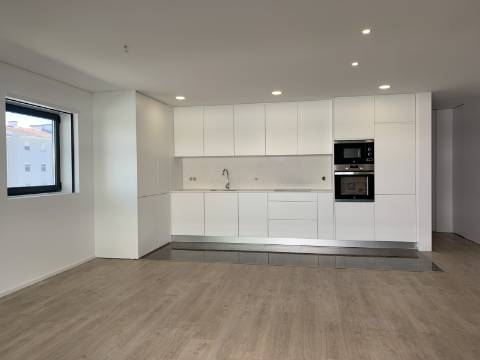 APARTAMENTO T1 NOVO C/ TERRAÇO - JUNTO AO CENTRO