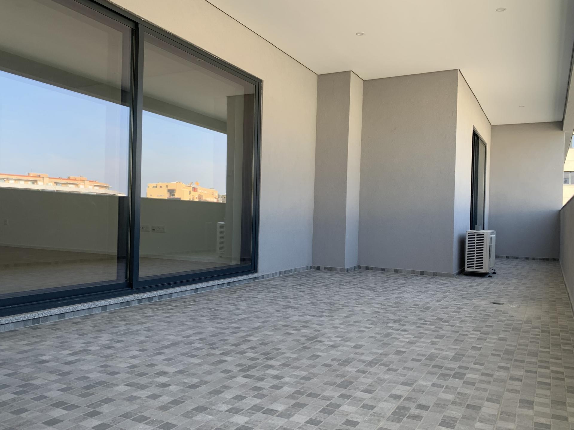 APARTAMENTO T1 NOVO C/ TERRAÇO - JUNTO AO CENTRO