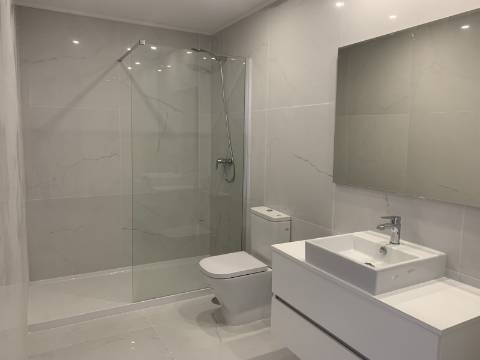 APARTAMENTO T1 NOVO C/ TERRAÇO - JUNTO AO CENTRO