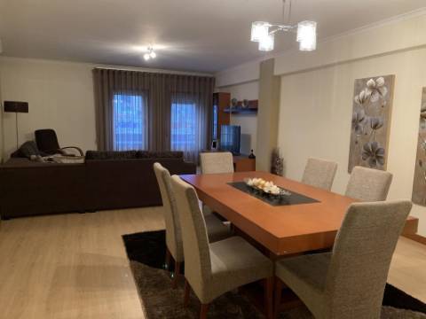 APARTAMENTO T2 NOVO C/ NOVO -JUNTO CENTRO