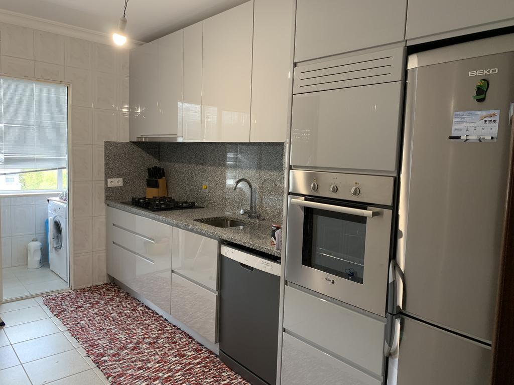APARTAMENTO T2 NOVO C/ NOVO -JUNTO CENTRO