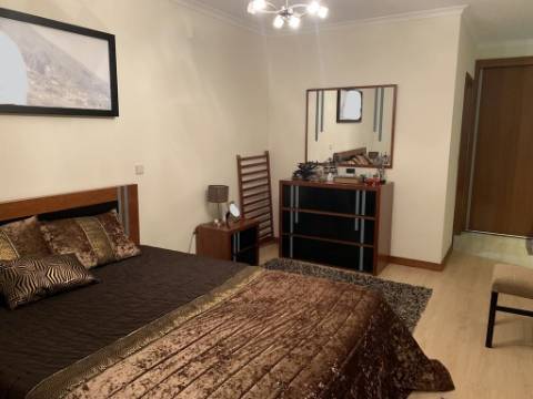 APARTAMENTO T2 NOVO C/ NOVO -JUNTO CENTRO