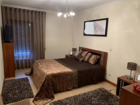 APARTAMENTO T2 NOVO C/ NOVO -JUNTO CENTRO