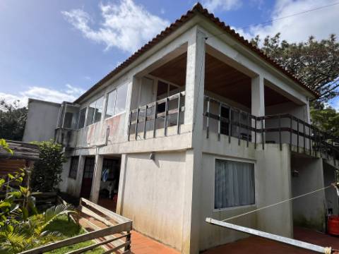 VENDE-SE MORADIA T1+T1 LOCALIZADA NA MADALENA