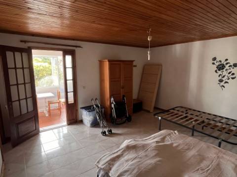 VENDE-SE MORADIA T1+T1 LOCALIZADA NA MADALENA
